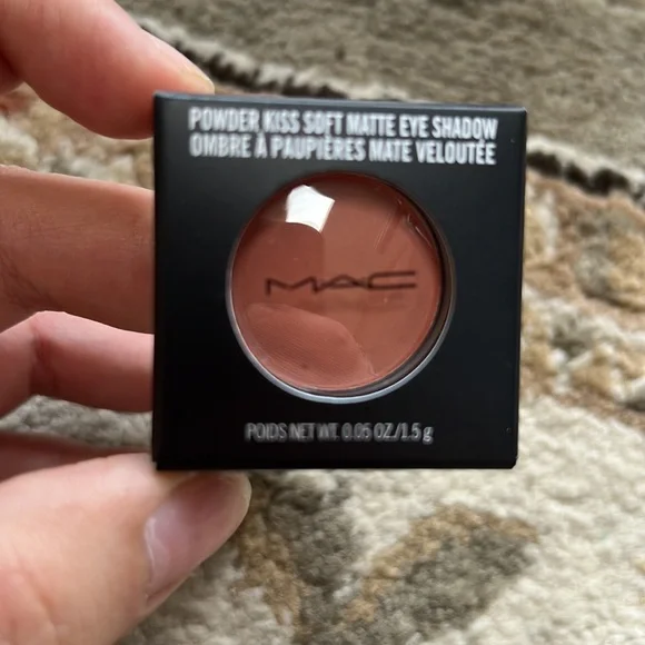 Mac single shadow strike a pose new in box - Picture 2 of 3